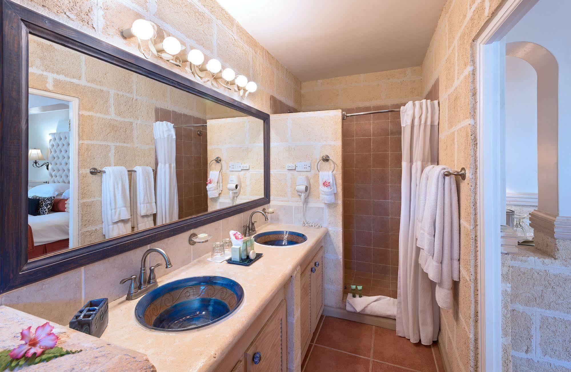 Little Arches Boutique Hotel - Adults Only Oistins Ngoại thất bức ảnh